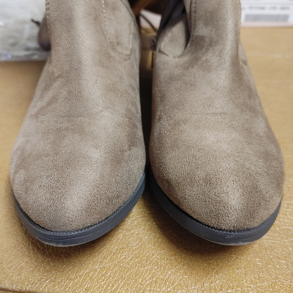 OTK Stretch Suede Flat Boots - Picture 4 of 10